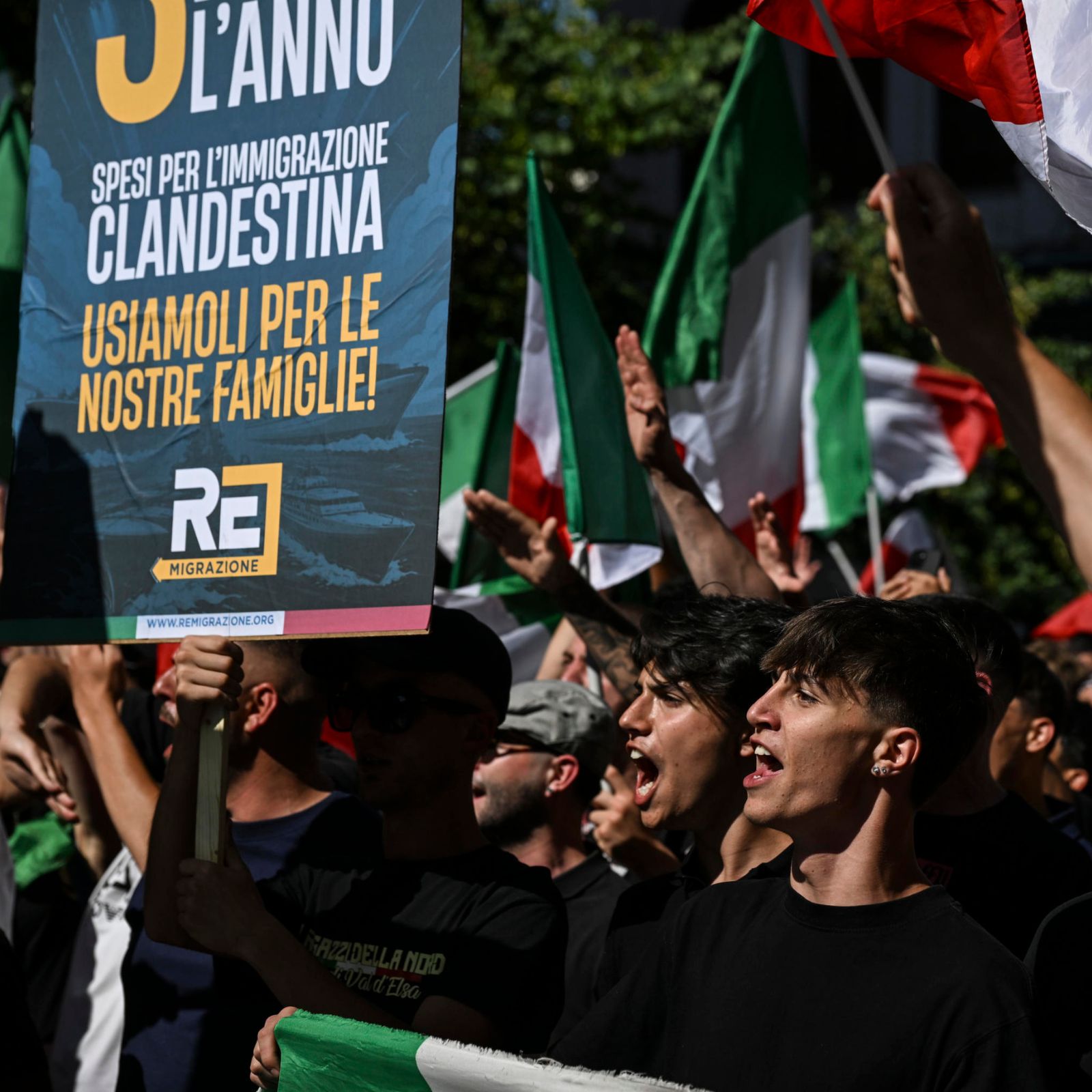Remigrazione. La proposta di Casapound non diventerà legge, ma il tema è ormai sdoganato episode artwork