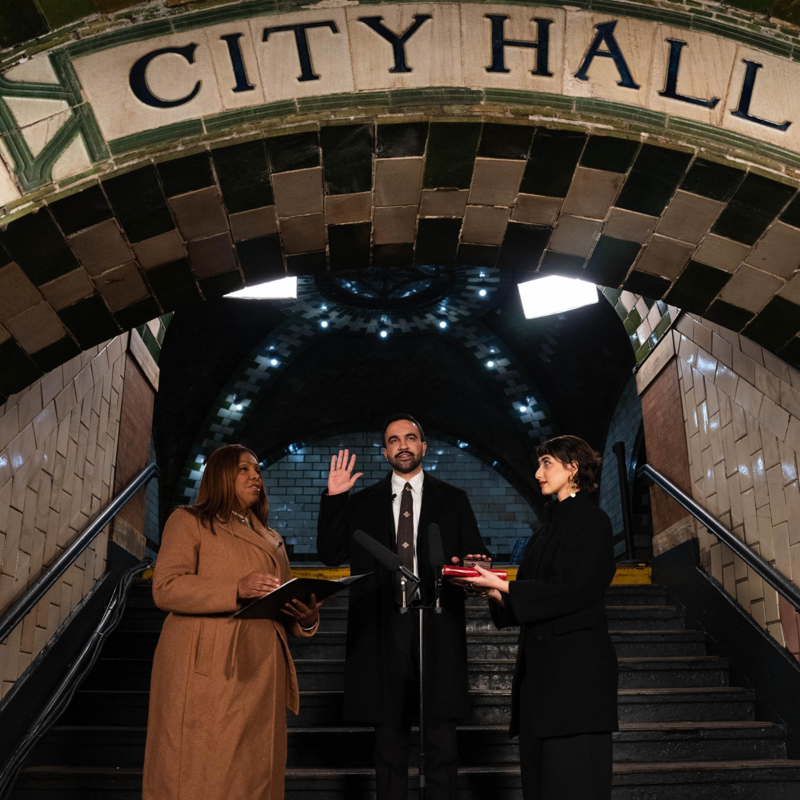 Mamdani sindaco, da New York il racconto dell’insediamento a City Hall