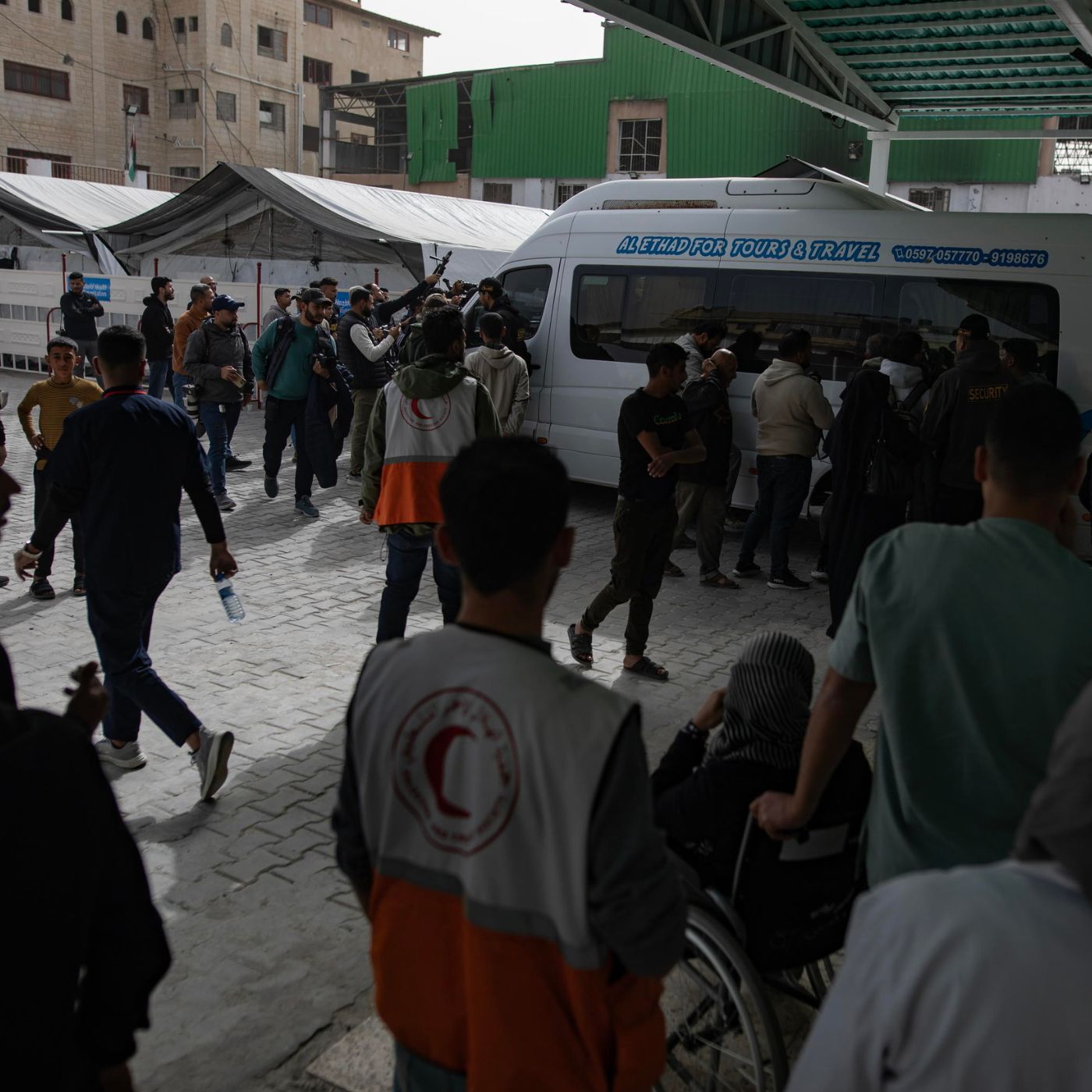 Gaza, una goccia dell’oceano. Il valico di Rafah riapre dopo quasi due anni di chiusura