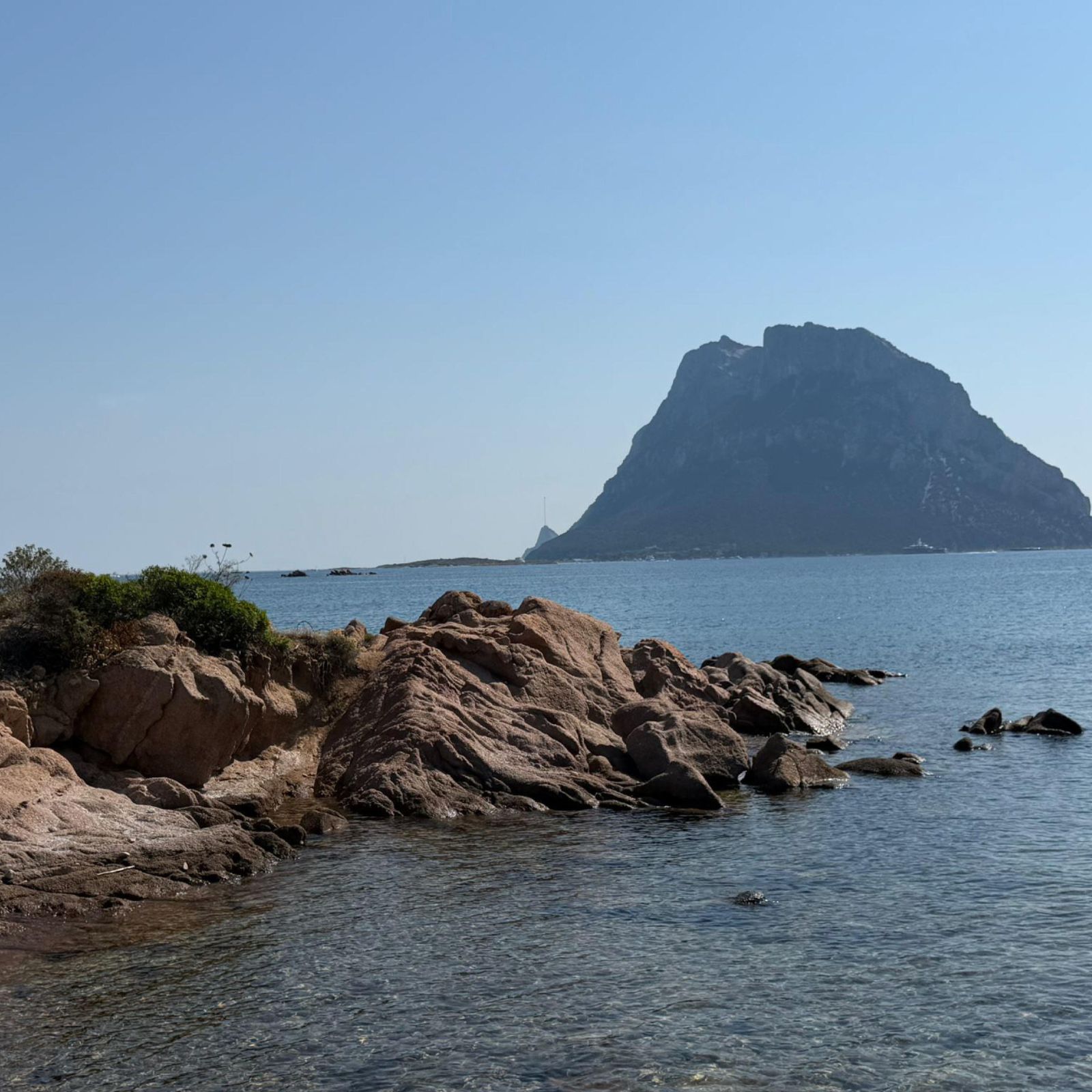 Sardegna, vittoria di cittadini e associazioni contro l'ecomostro di lusso di Tavolara Bay episode artwork