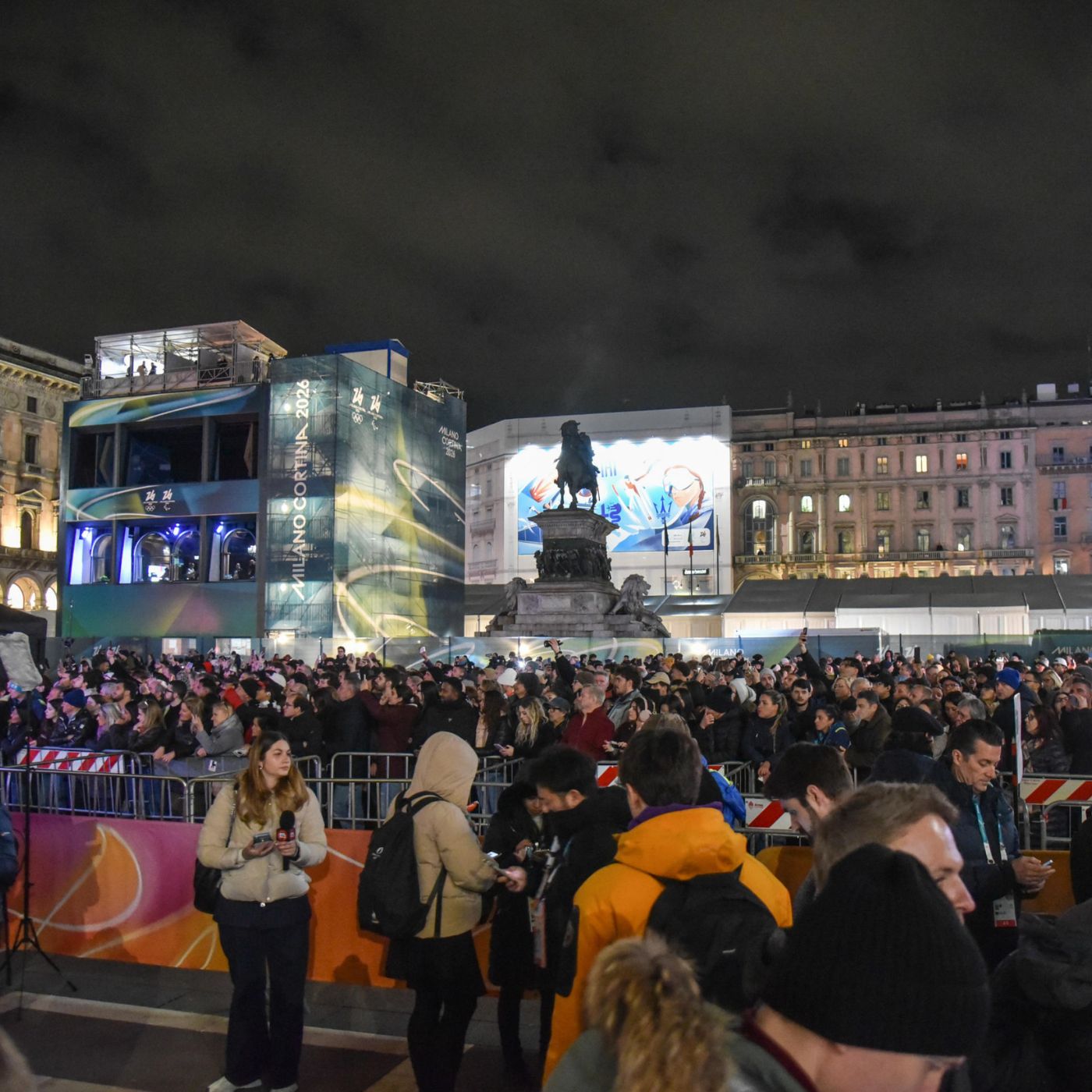Olimpiadi, la fiaccola in piazza Duomo. Alla cerimonia inaugurale biglietti in saldo per i volontari