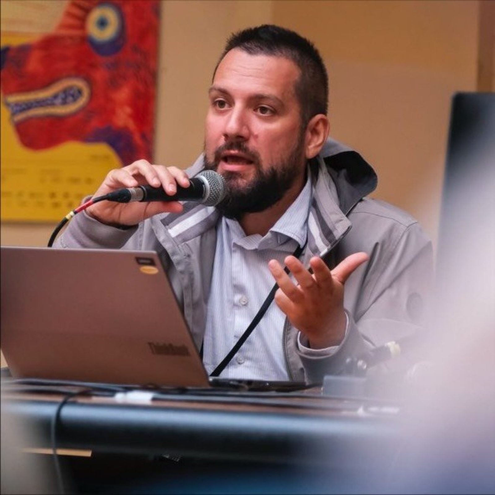 L'editore fascista che fa da ponte tra destra estrema e giovani di FdI