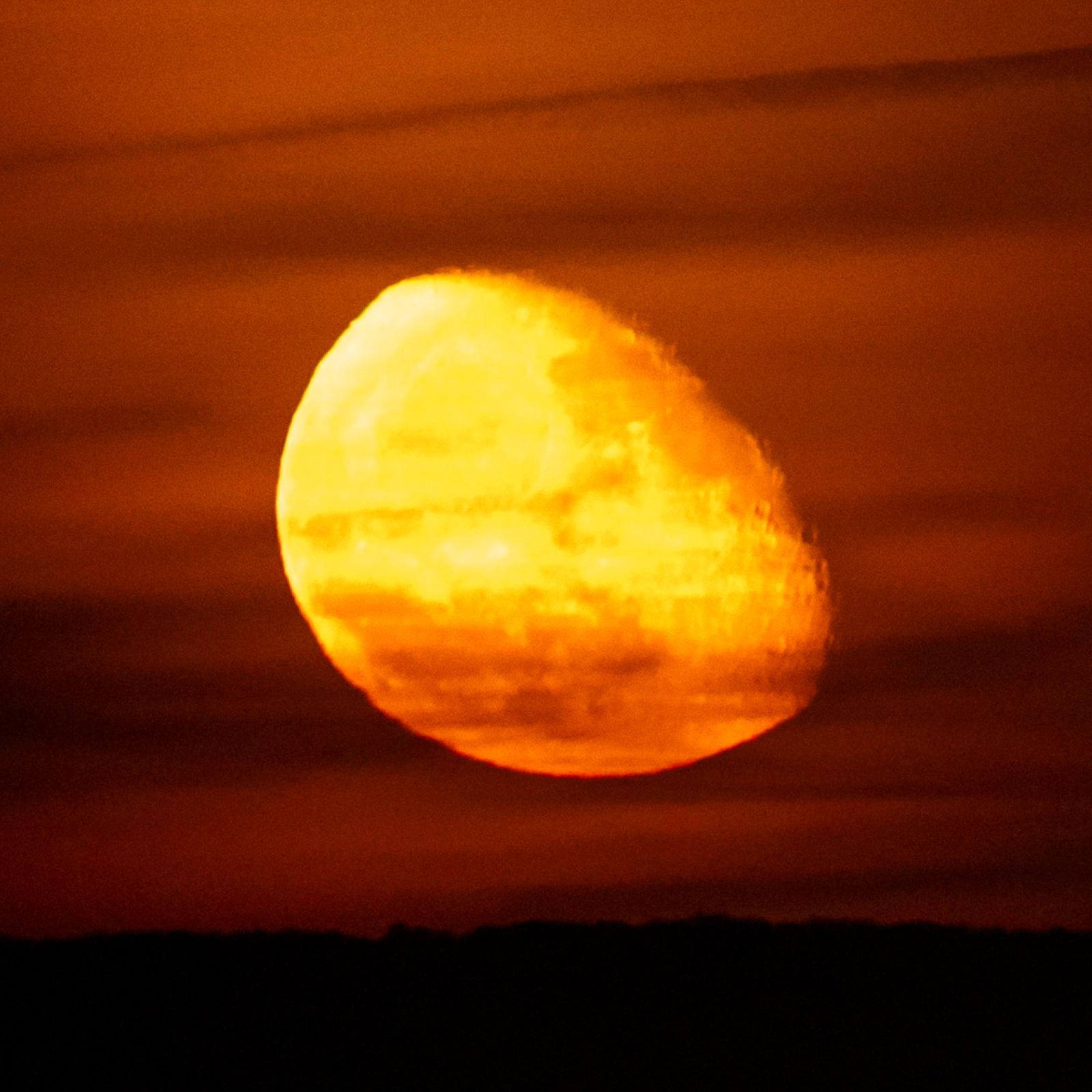 Oltre la luna: Artemis II tocca il punto più lontano dalla Terra mai raggiunto dall’essere umano