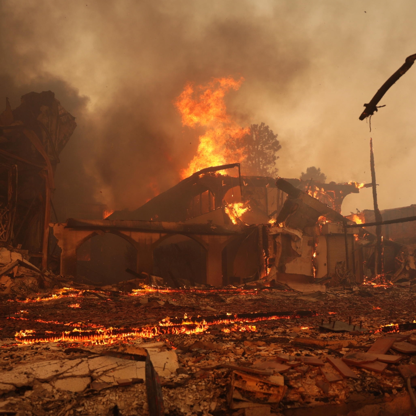 Los Angeles in fiamme: approvata la dichiarazione di grave disastro