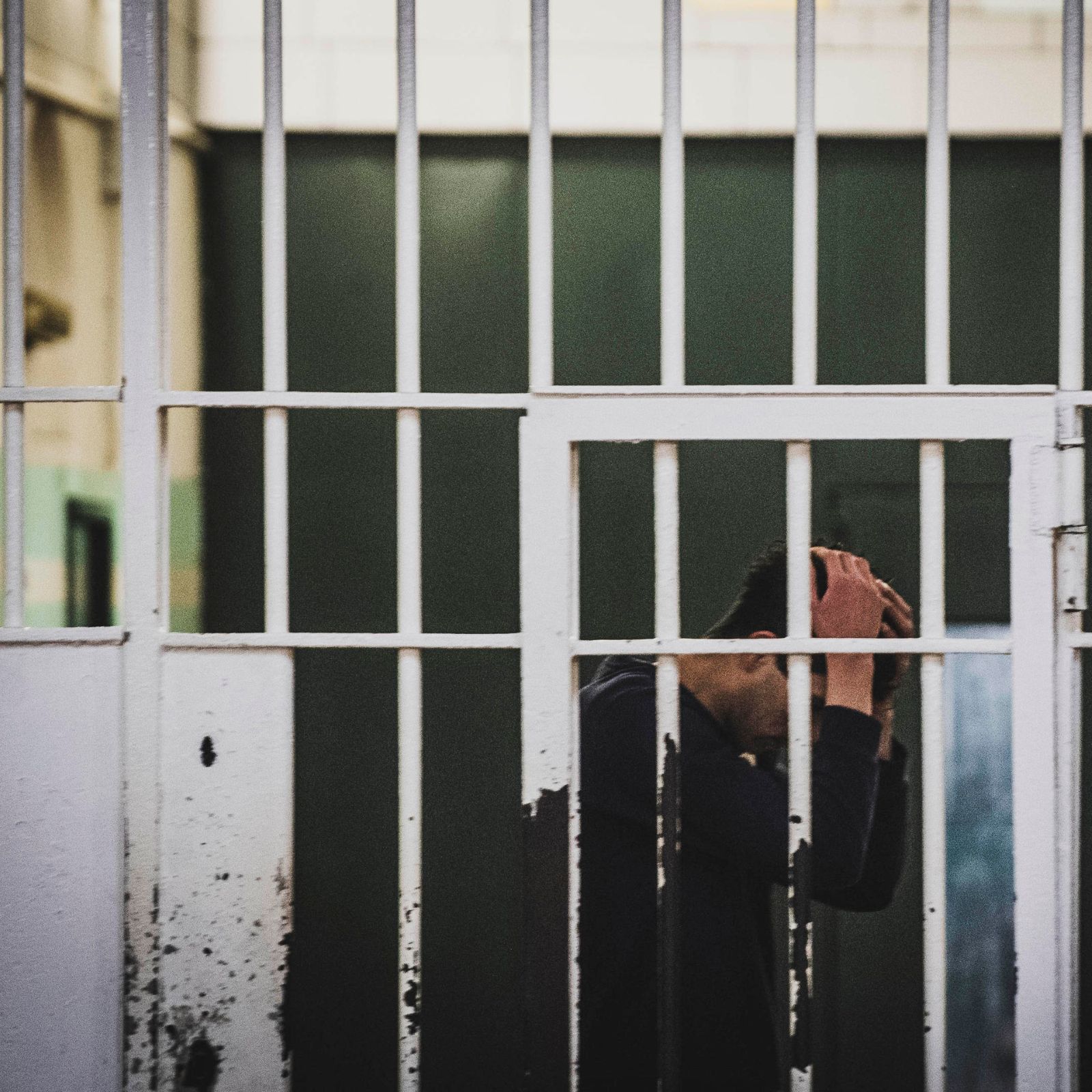 Carceri di Milano "fuori controllo" tra caldo e sovraffollamento. L'appello del Garante dei detenuti episode artwork