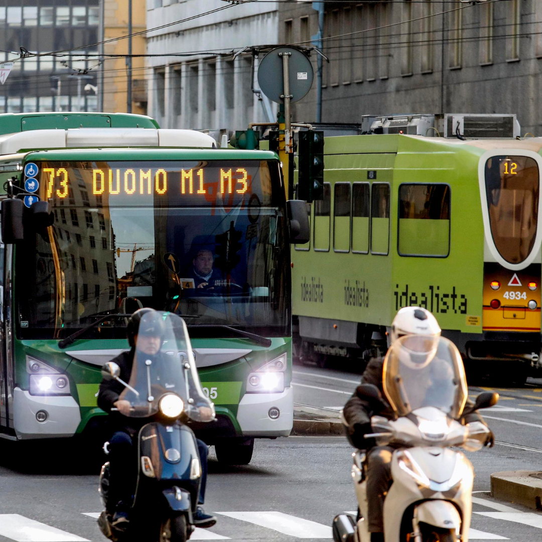 Dopo il taglio ai fondi antismog da Meloni e Salvini meno soldi ai trasporti lombardi