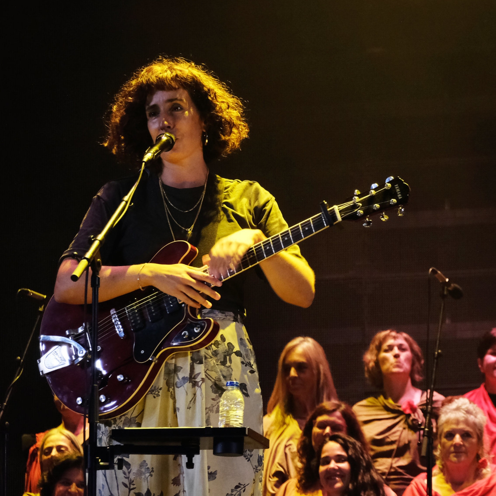 A Garota Não, l'artista portoghese che unisce musica e impegno politico