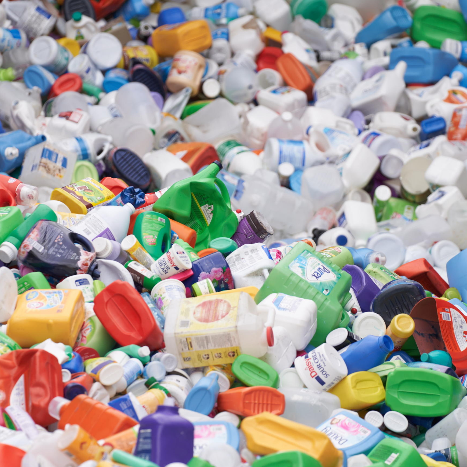 Plastica, annunciato il blocco degli impianti di riciclo: “Il Governo salvi il settore”