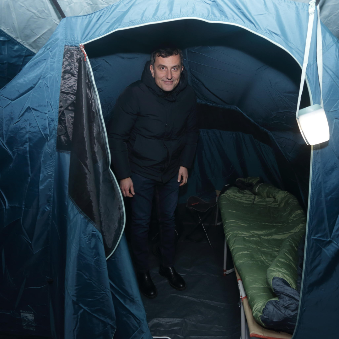 In tenda per difendere la sanità pubblica. La storia di Piero Castrataro, sindaco di Isernia