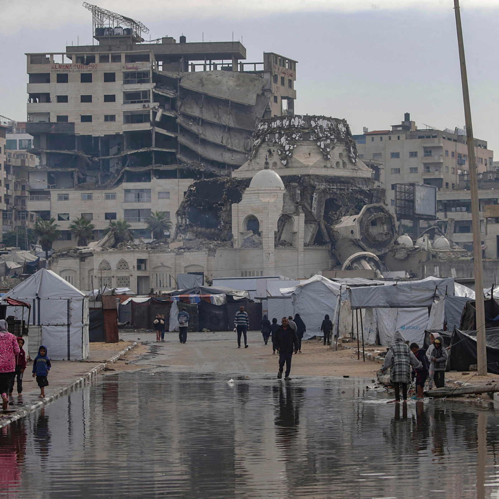 A Gaza arriva la pioggia. "Le nostre tende sott'acqua"