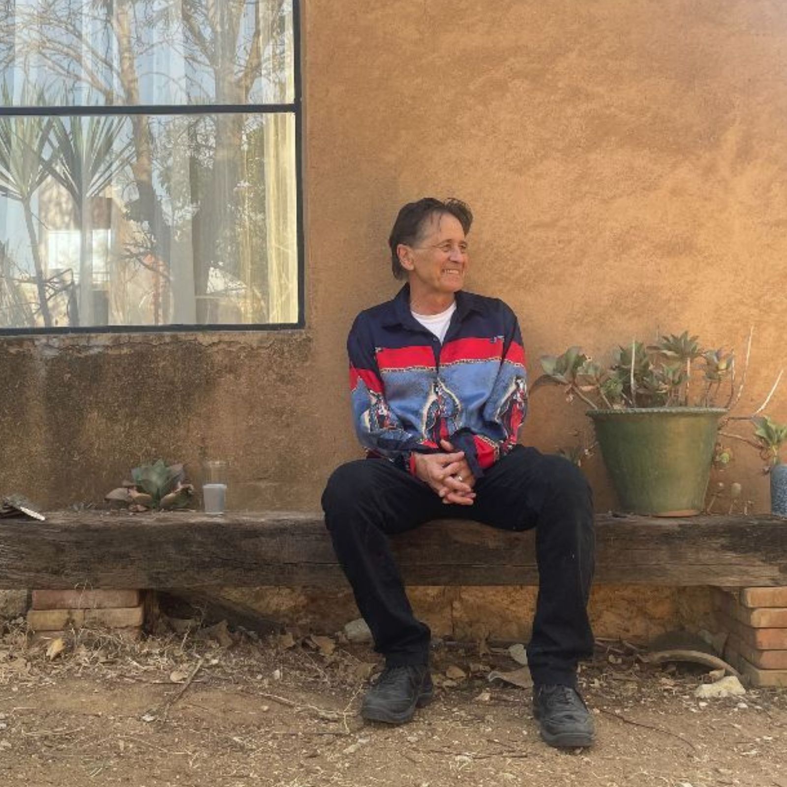 Steven Brown: il nuovo album solista e l’appello a fare la propria parte “per uscire da questa follia”