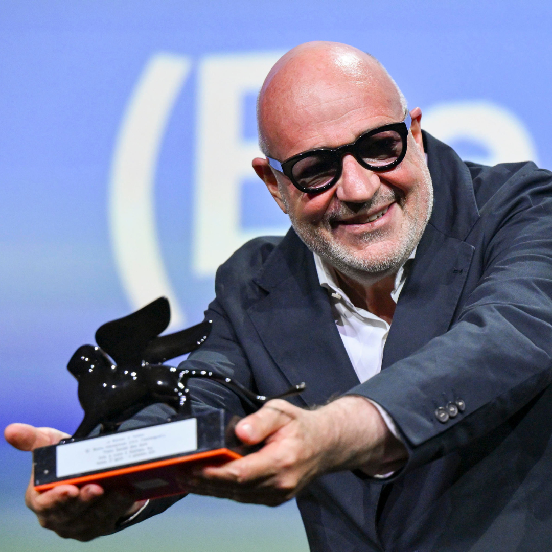 Una Napoli sconosciuta in bianco e nero in “Sotto le nuvole” di Gianfranco Rosi