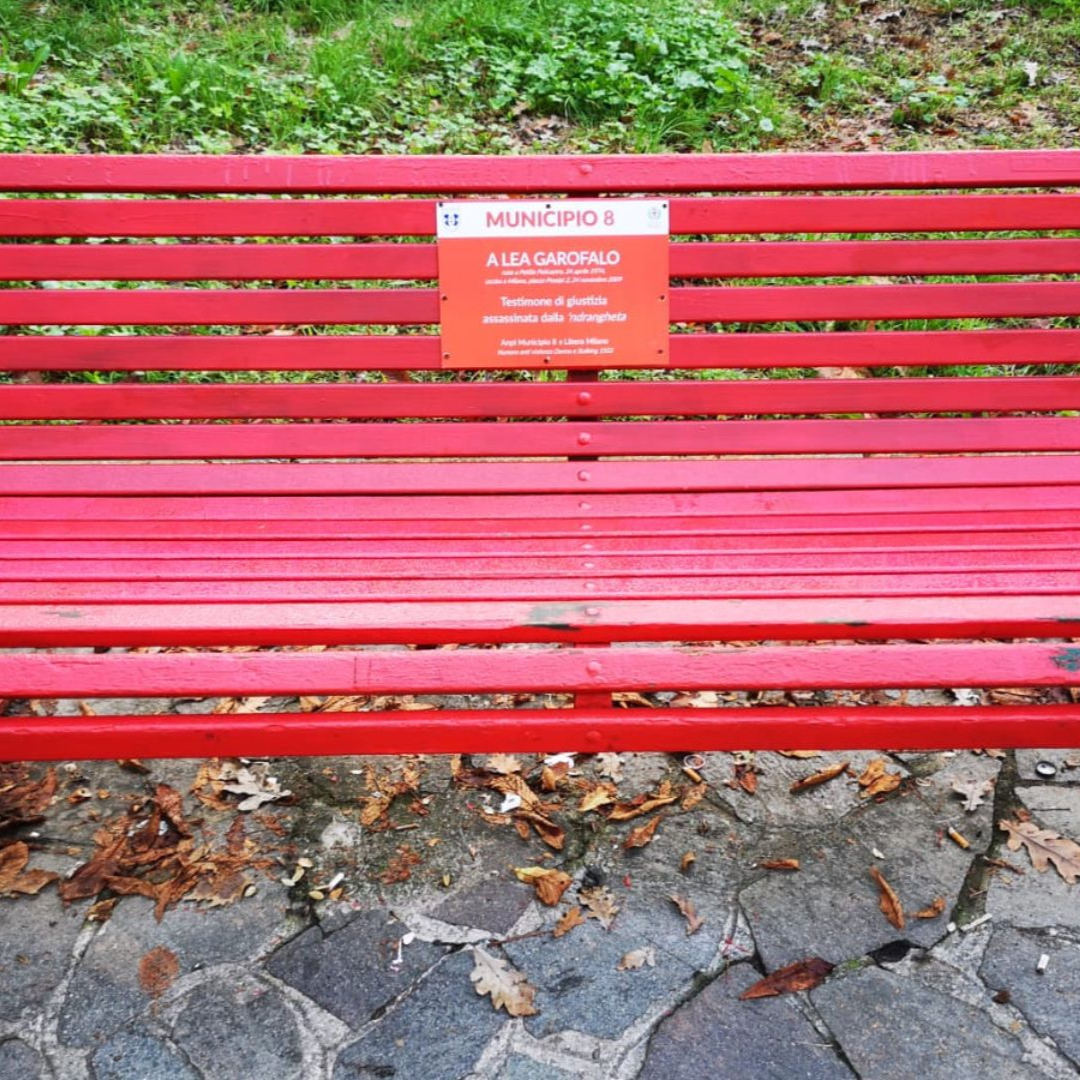 In piazza Prealpi a Milano la panchina rossa dedicata a Lea Garofalo