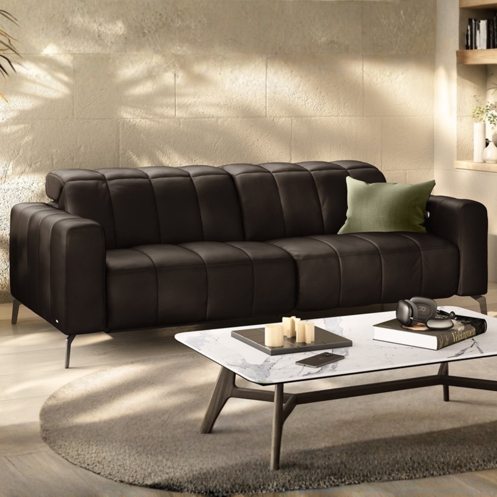 Divani&Divani licenzia 500 lavoratori e chiude due stabilimenti alla vigilia di Natale