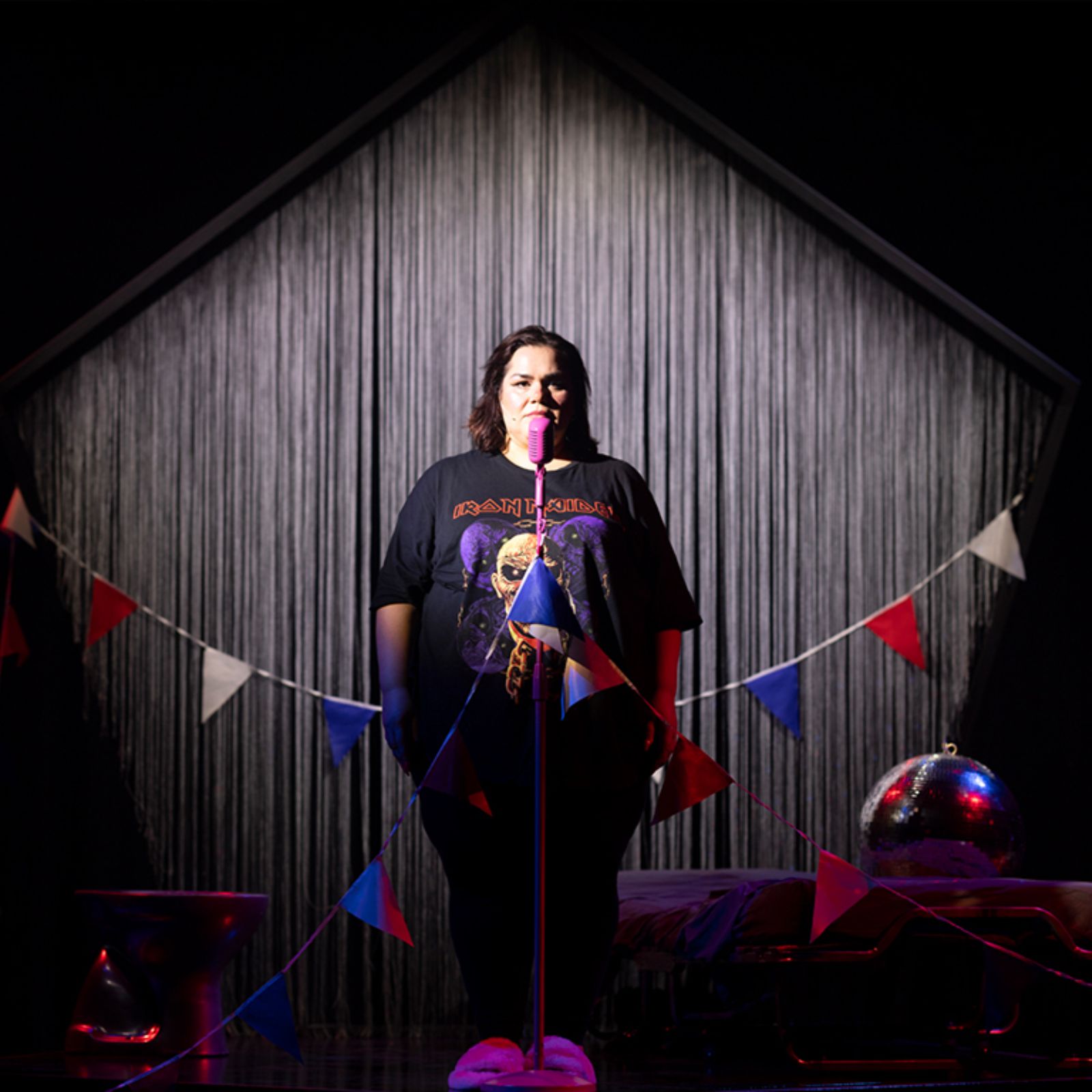 La diva del Bataclan: in un musical la vita virtuale di una falsa vittima dell'attentato di Parigi