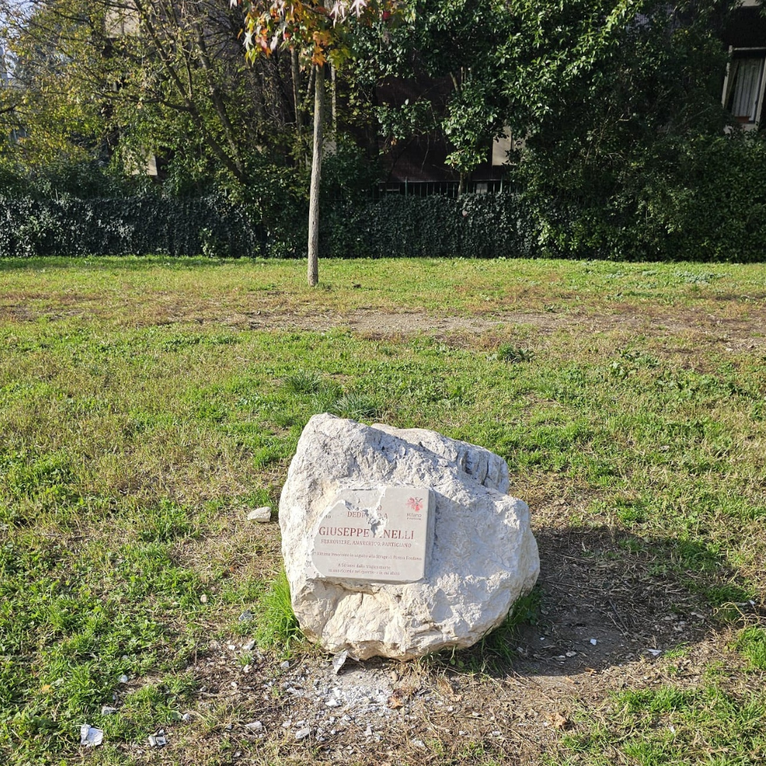 Nuovo sfregio alla lapide per Pinelli. “Non è solo vandalismo” denuncia l’Anpi di Milano