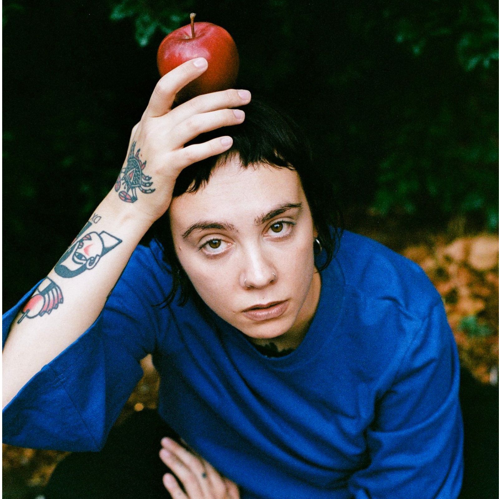 Juni racconta il nuovo album “nero, attimo”: “volevo uscire dalla comfort zone e imparare a sussurrare”