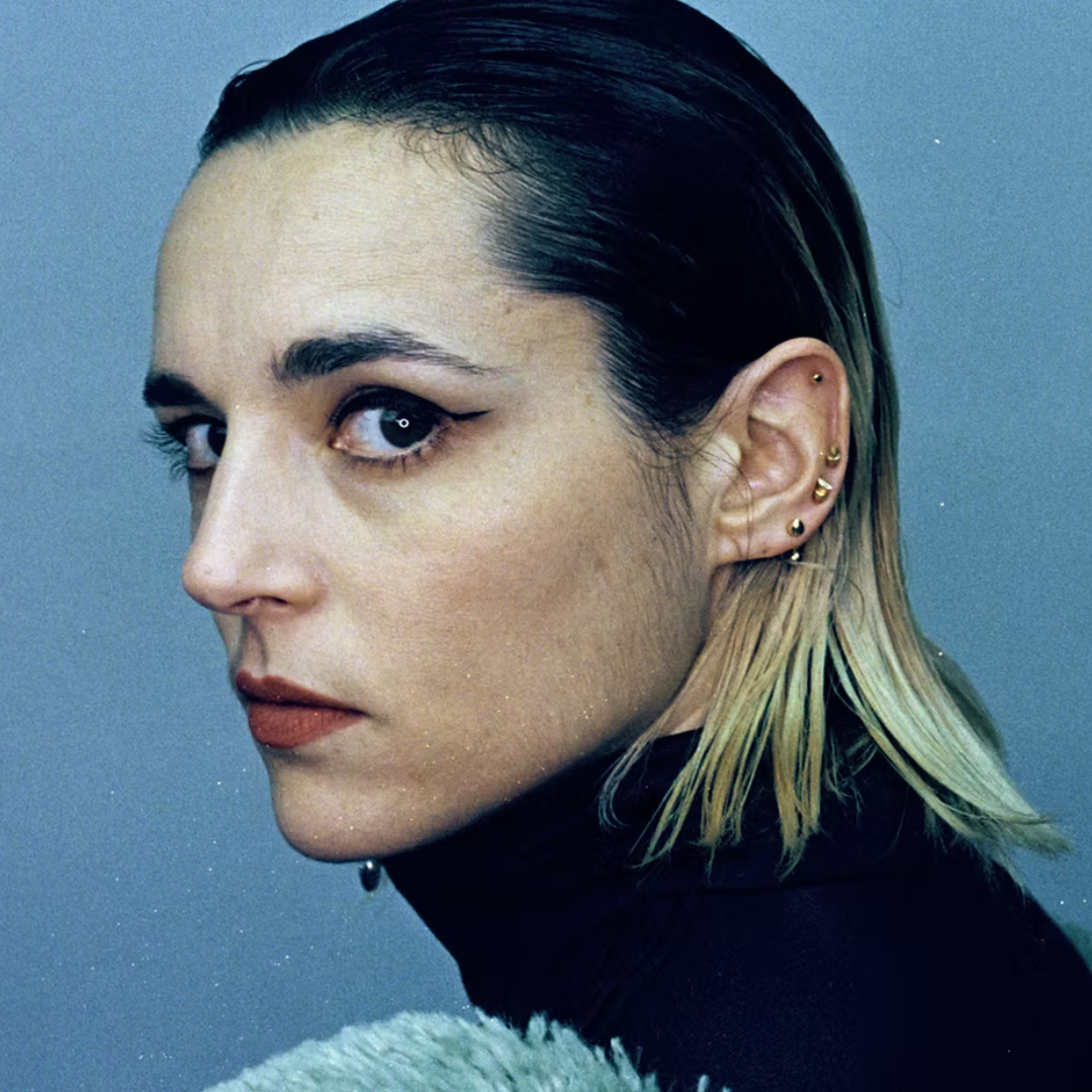 Non si può vivere senza farsi spezzare il cuore: Jehnny Beth racconta il suo nuovo album